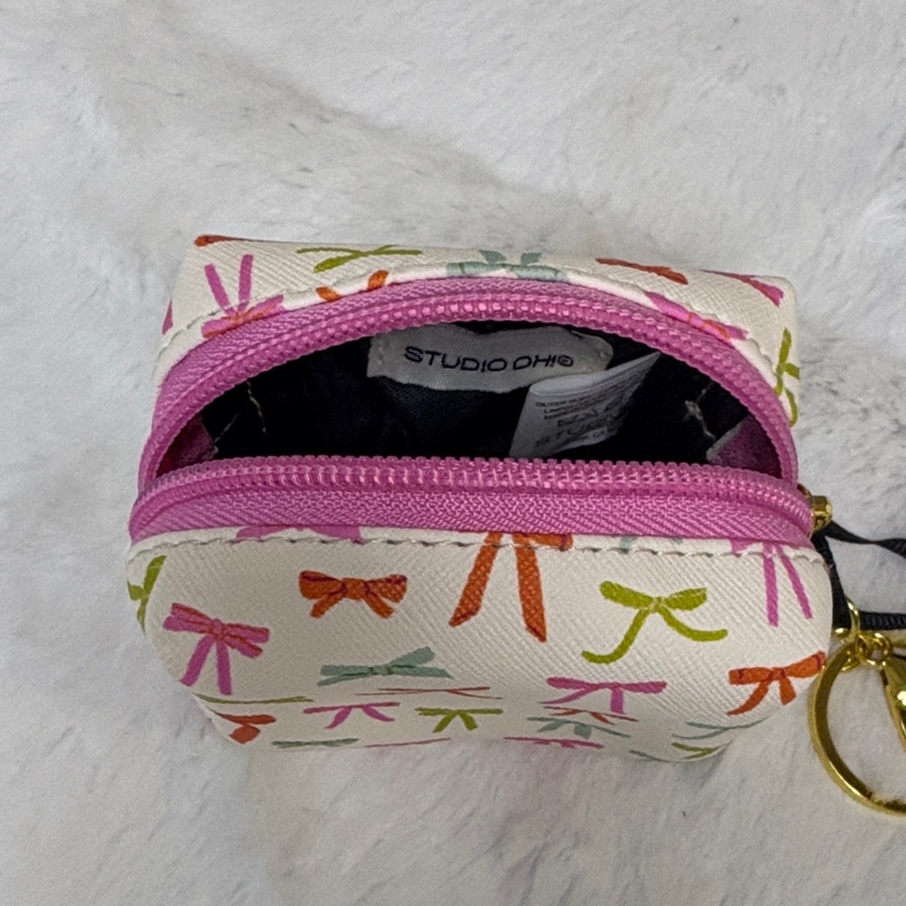 Studio Colorful Bow Keychain Pouch - Picture 3 of 3